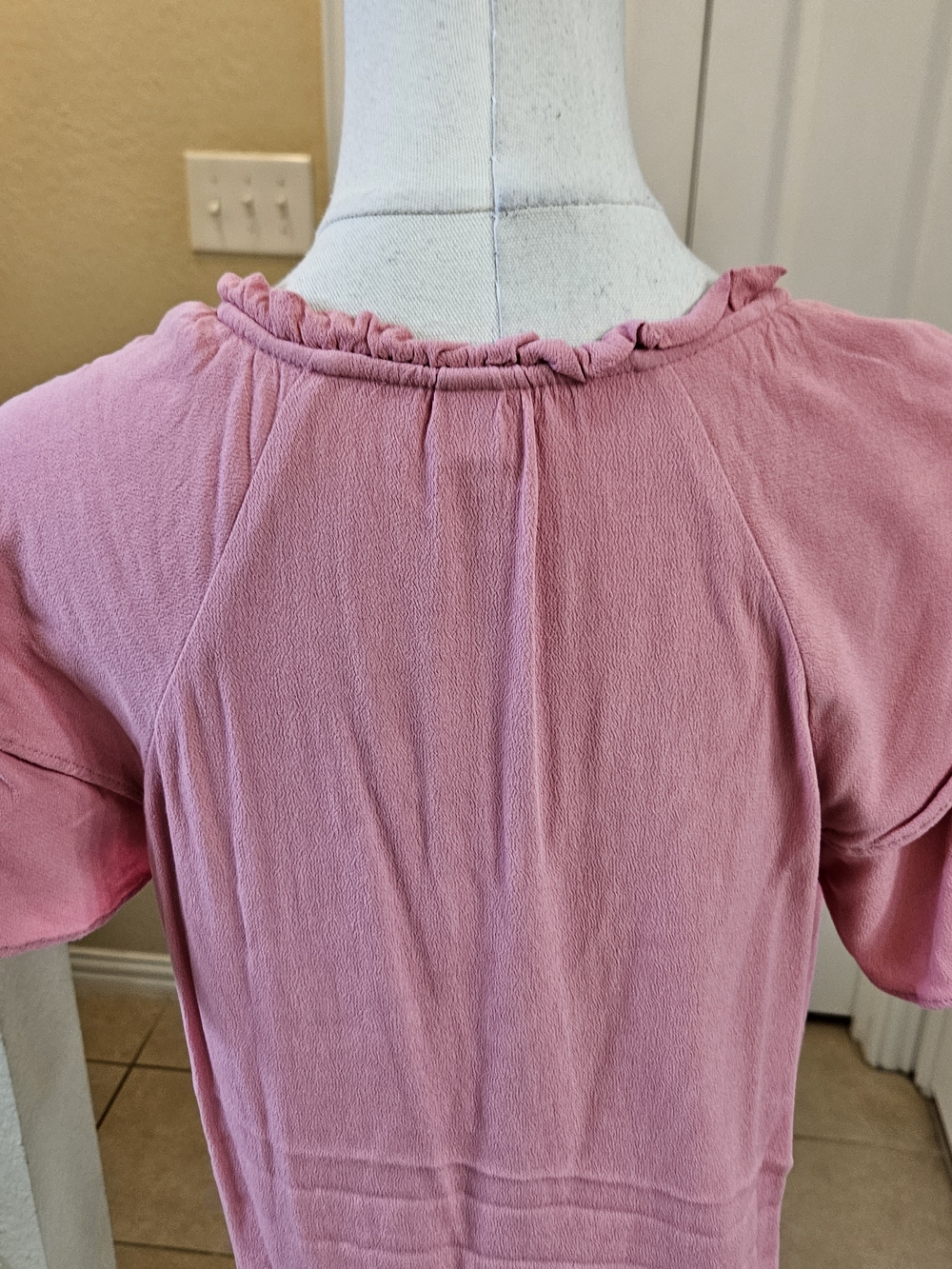 Old Navy Women’s Pink Flutter Sleeve Blouse – Size Medium - Picture 10 of 11